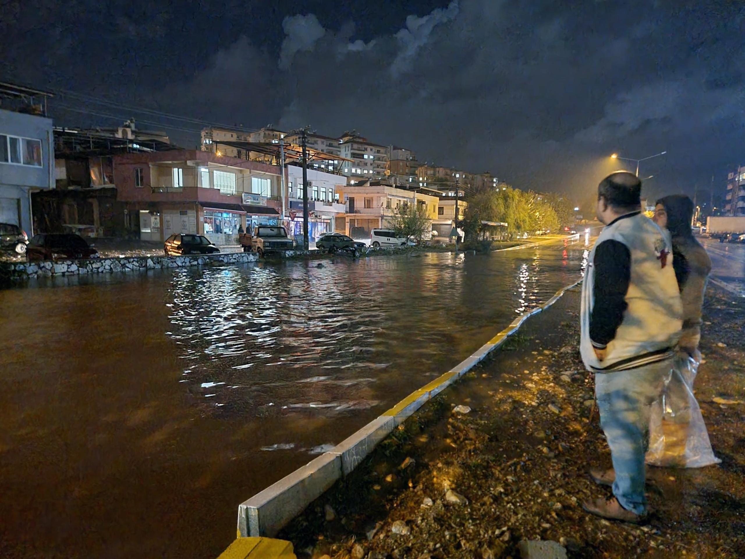 METEOROLOJİ MUĞLA'YI UYARDI, SEL, DOLU, HORTUM RİSKİ VAR (FOTOĞRAFLI)