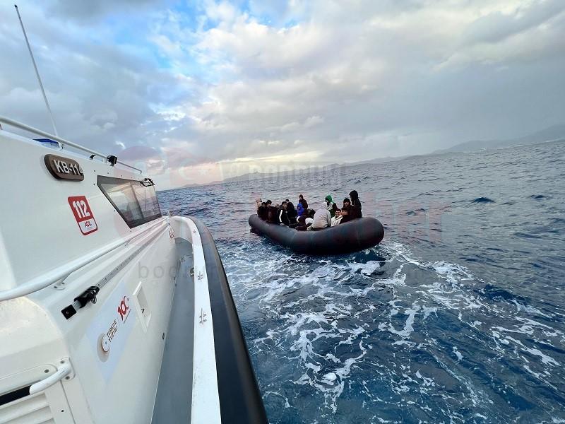 BODRUM'DA 24 DÜZENSİZ GÖÇMEN KURTARILDI