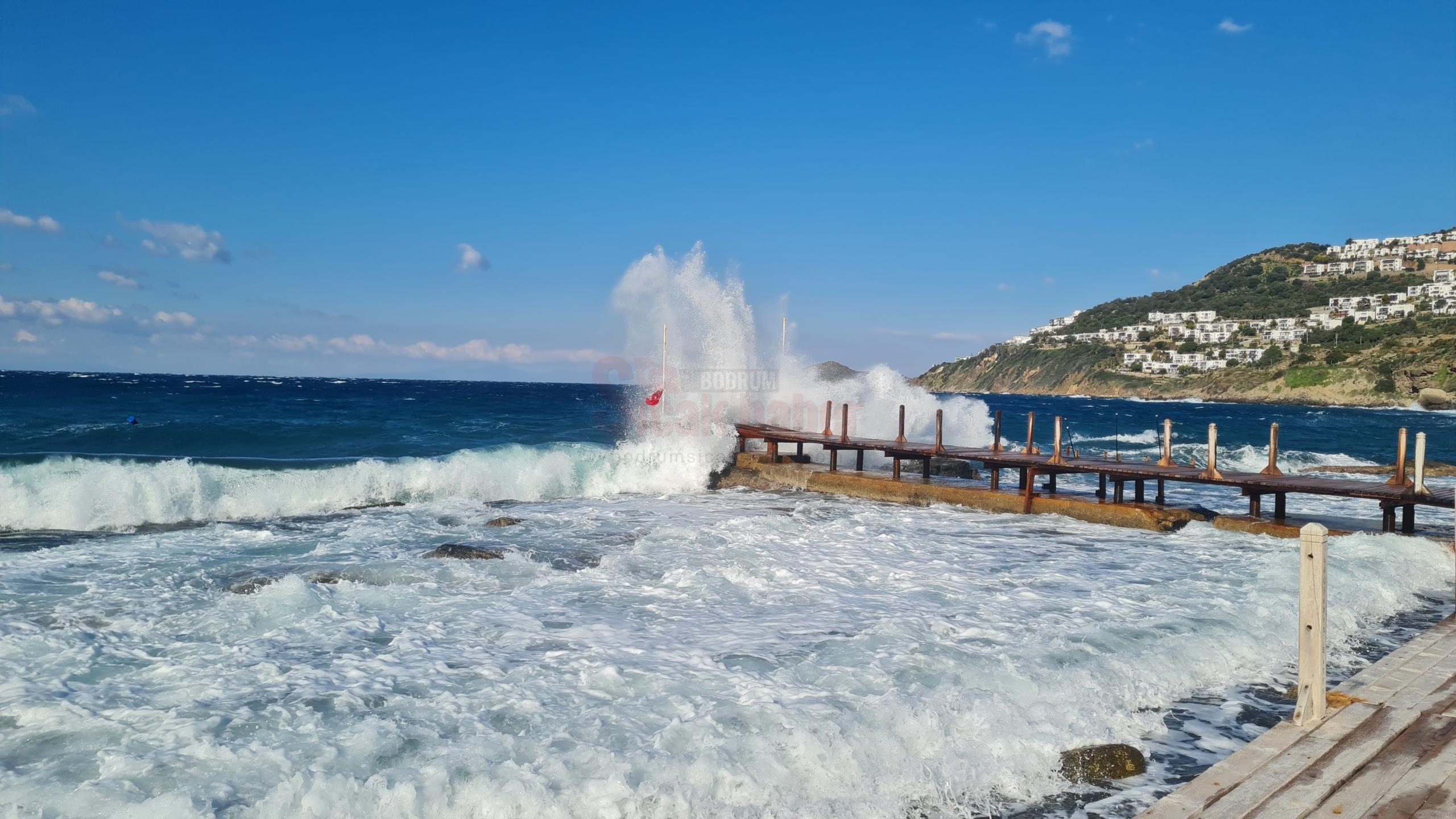 BODRUM'DA FIRTINA ETKİLİ OLDU