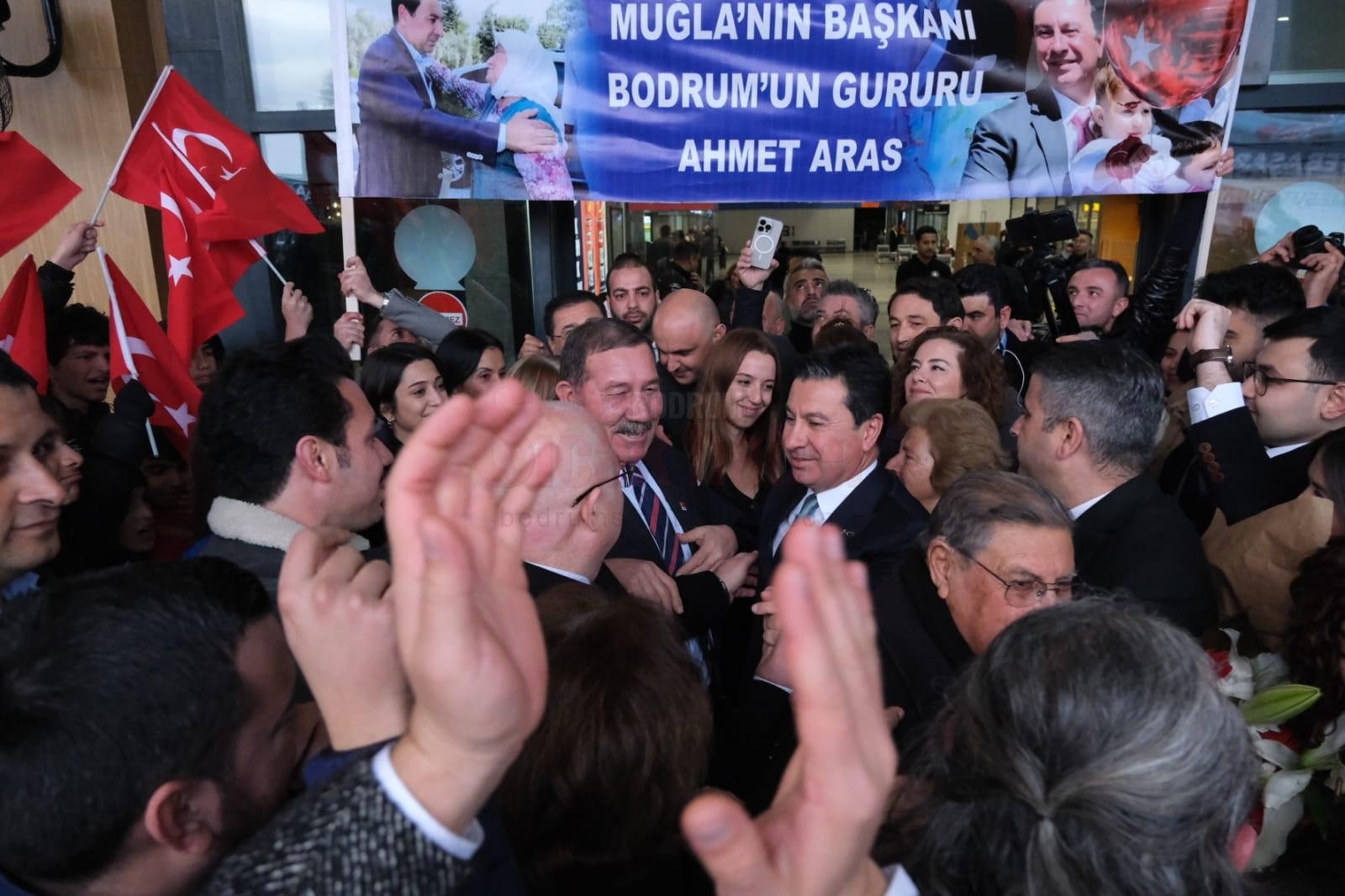 AHMET ARAS'A COŞKULU KARŞILAMA ARAS'A MEMLEKETİ BODRUM'DA YOĞUN İLGİ