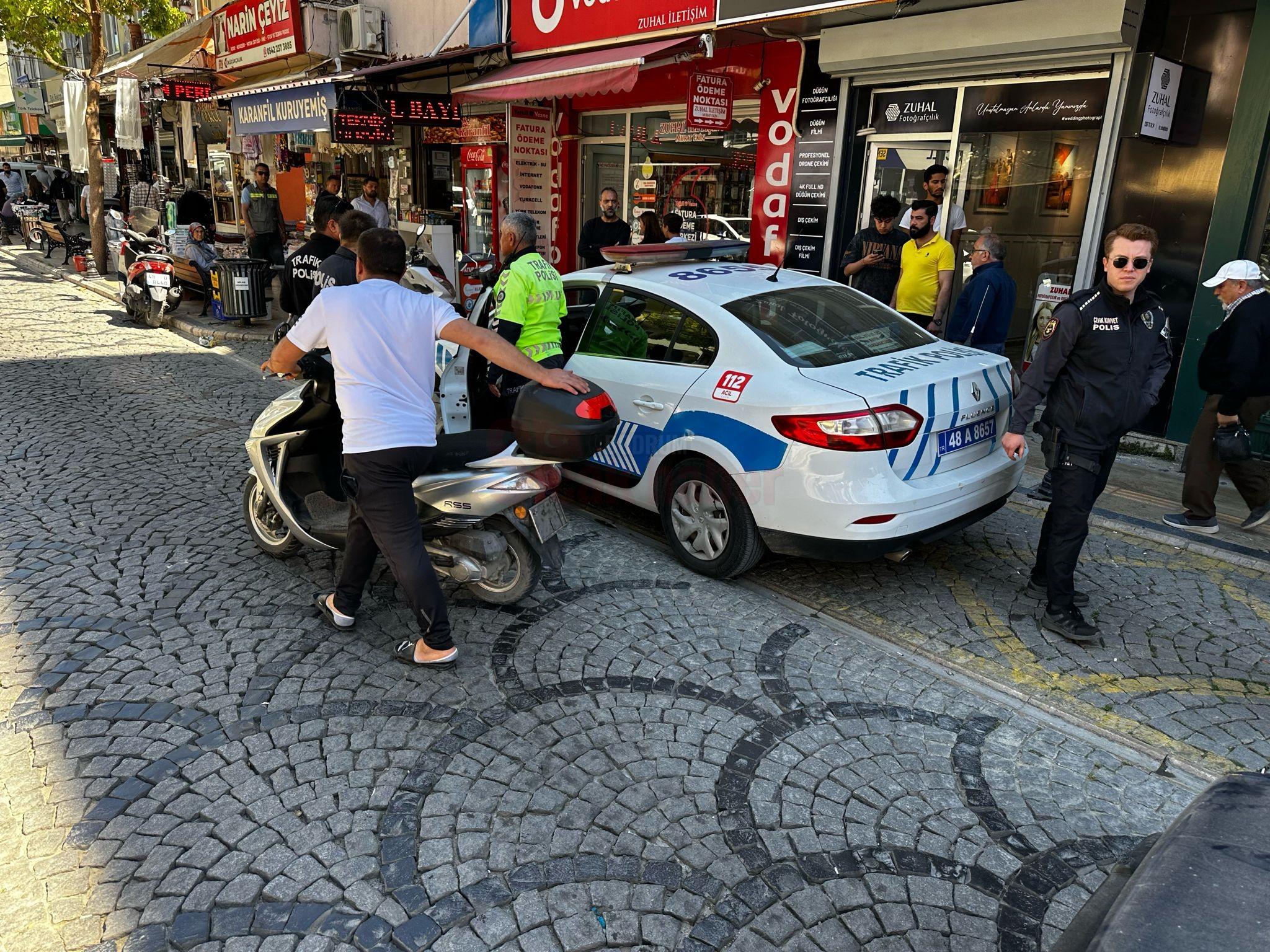 POLİSİN 'DUR' İHTARINA UYMAYAN SÜRÜCÜ KAZA YAPTI