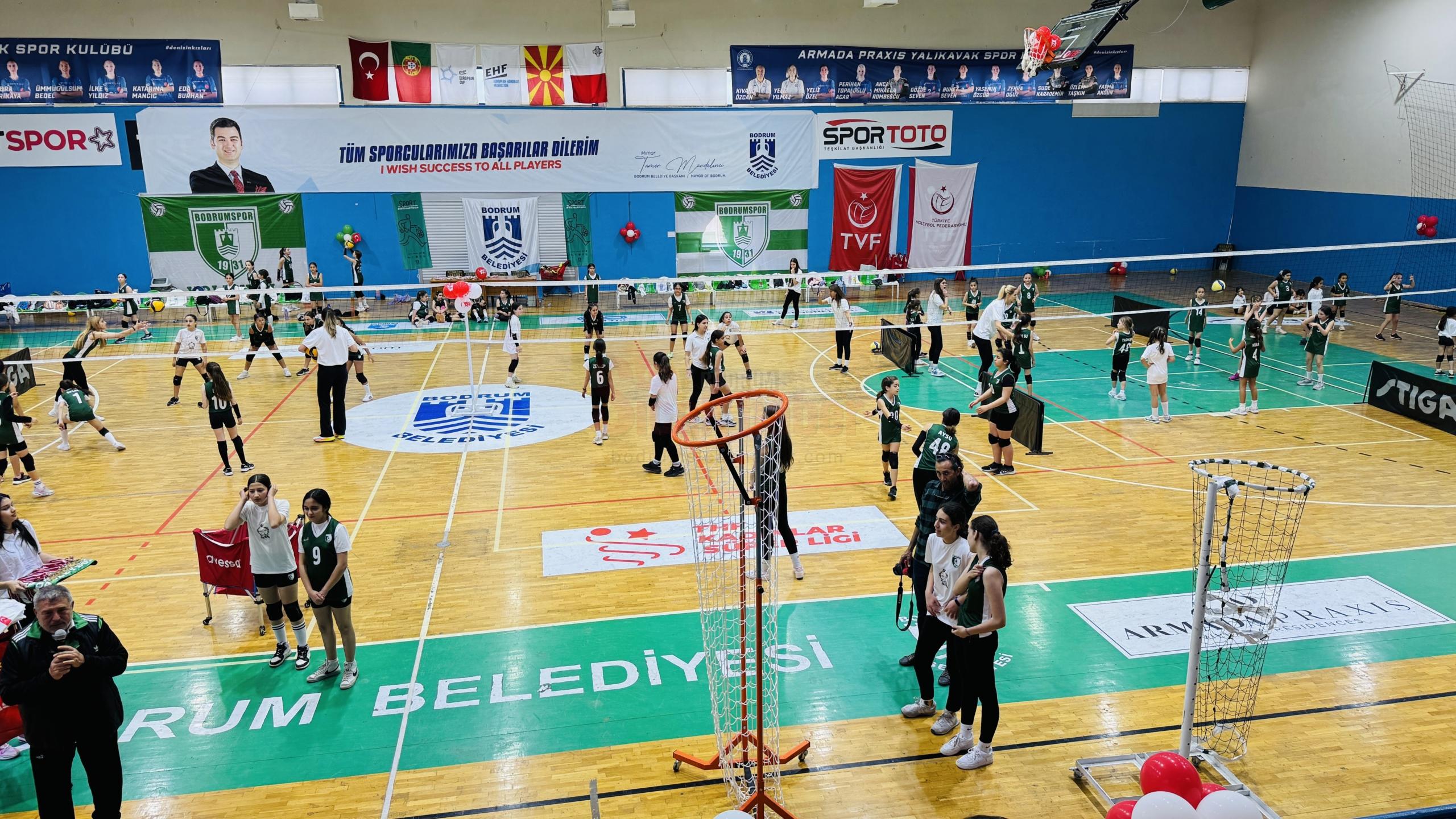 MİNİK SPORCULAR, VOLEYBOL ŞENLİĞİNDE BULUŞTU