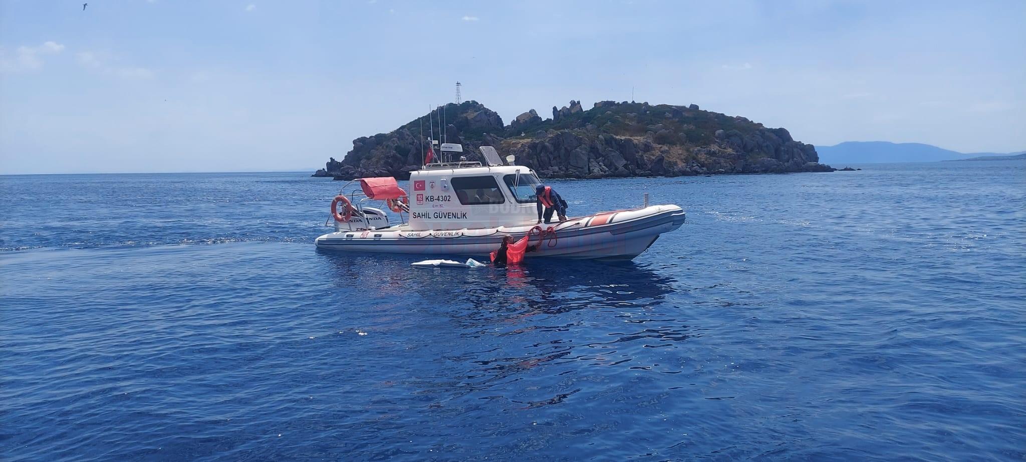 BODRUM'DAN YUNANİSTAN'A YÜZMEYE ÇALIŞTI YUNAN ADALARINA YÜZEREK GEÇMEYE ÇALIŞAN KAÇAK GÖÇMEN YAKALANDI