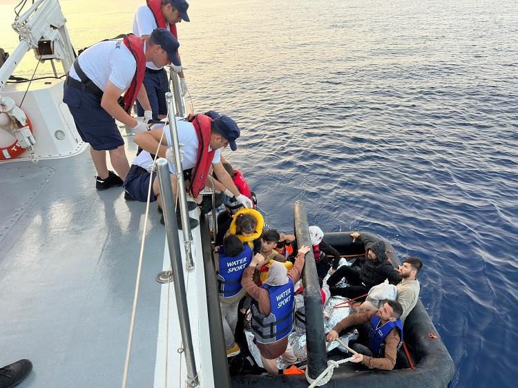 BODRUM'DA 68 DÜZENSİZ GÖÇMEN YAKALANDI, 20'Sİ KURTARILDI