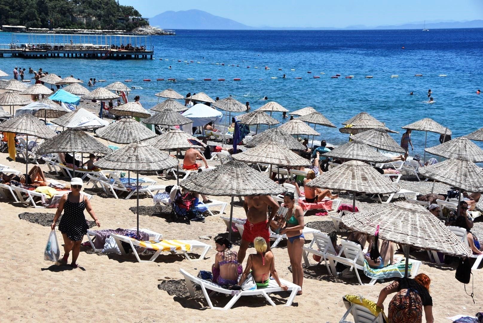 BODRUM'UN NÜFUSU 1 MİLYONA ULAŞTI HERKES DENİZE AKIN ETTİ, SAHİLLER DOLDU TAŞTI