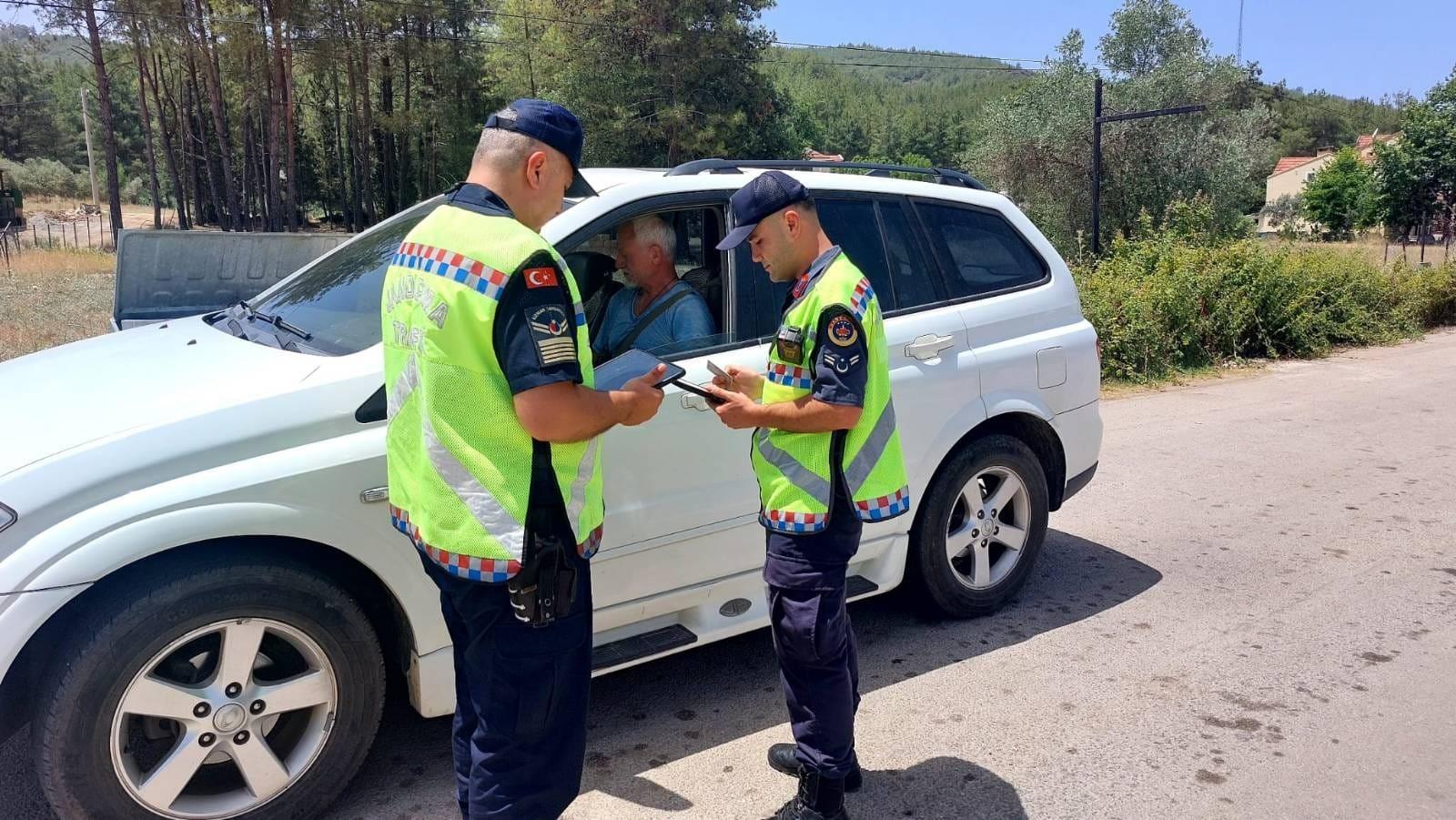 MUĞLA'DA JANDARMA EKİPLERİNDEN 'HUZUR VE GÜVEN' UYGULAMASI GÖZALTINA ALINAN 90 ŞÜPHELİDEN 21'İ TUTUKLANDI