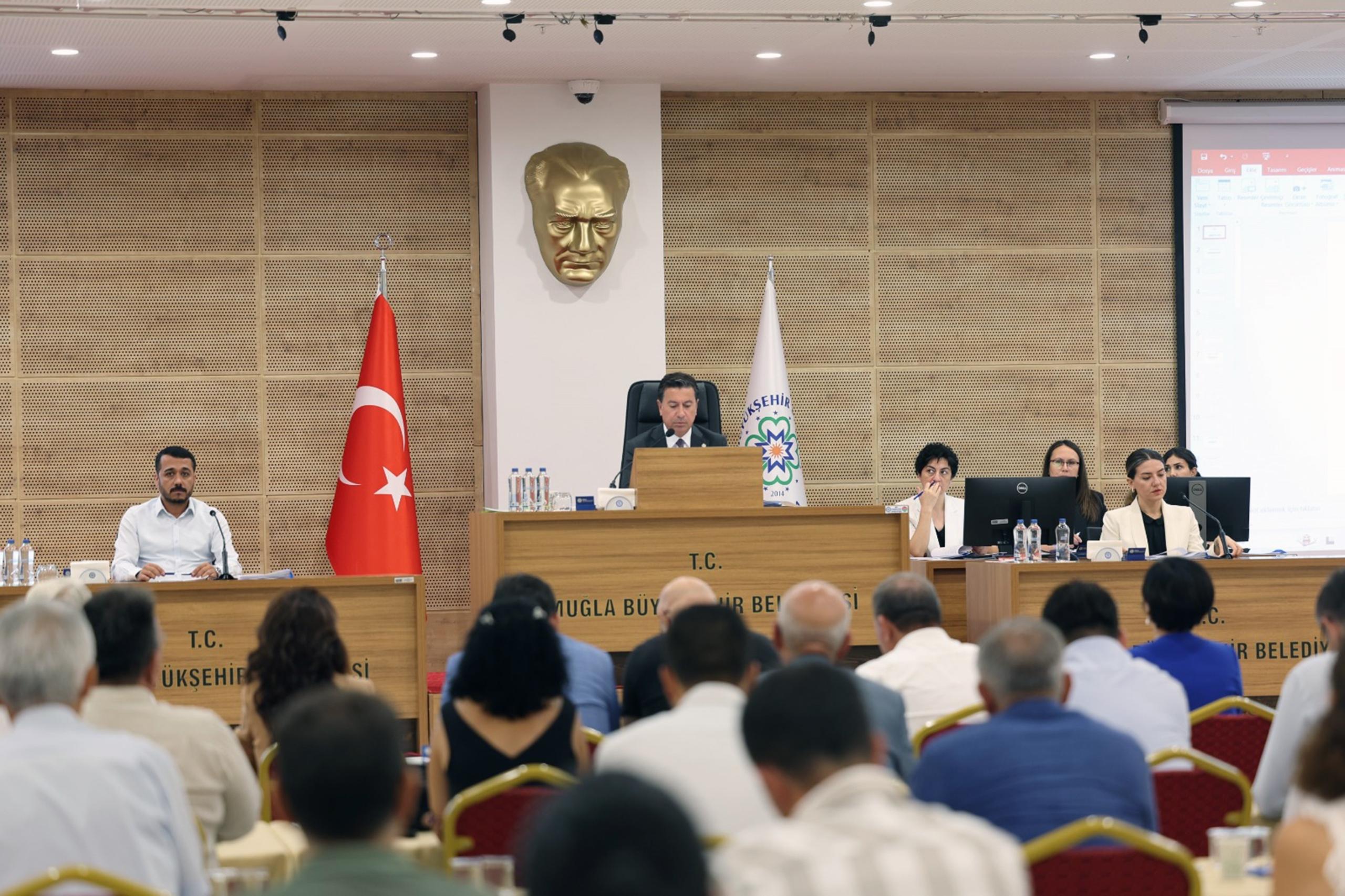 BAŞKAN ARAS, "MUĞLA'YA GELEN TURİST BIRAKTIĞI HASAR İÇİN BEDEL ÖDEMELİ"