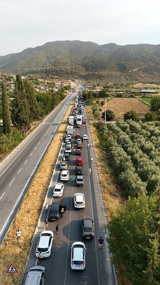 YANGIN NEDENİYLE TRAFİĞE KAPATILAN AYDIN-MĞLA KARAYOLU AÇILDI