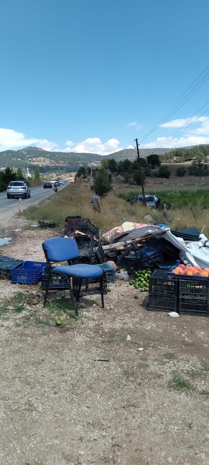 SEYDİKEMER'DE OTOMOBİL MANAVA DALDI: 1 ÖLÜ, 2 YARALI