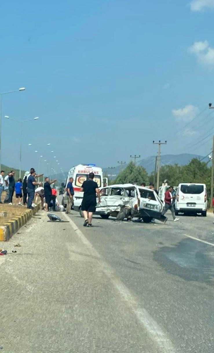 MENTEŞE'DE TRAFİK KAZASI: 1'İ AĞIR, 2 YARALI