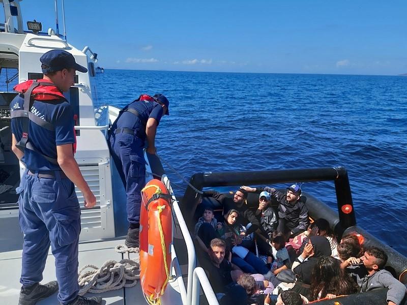 BODRUM'DA 114 DÜZENSİZ GÖÇMEN KARAYA ÇIKARILDI: 3 GÖZALTI