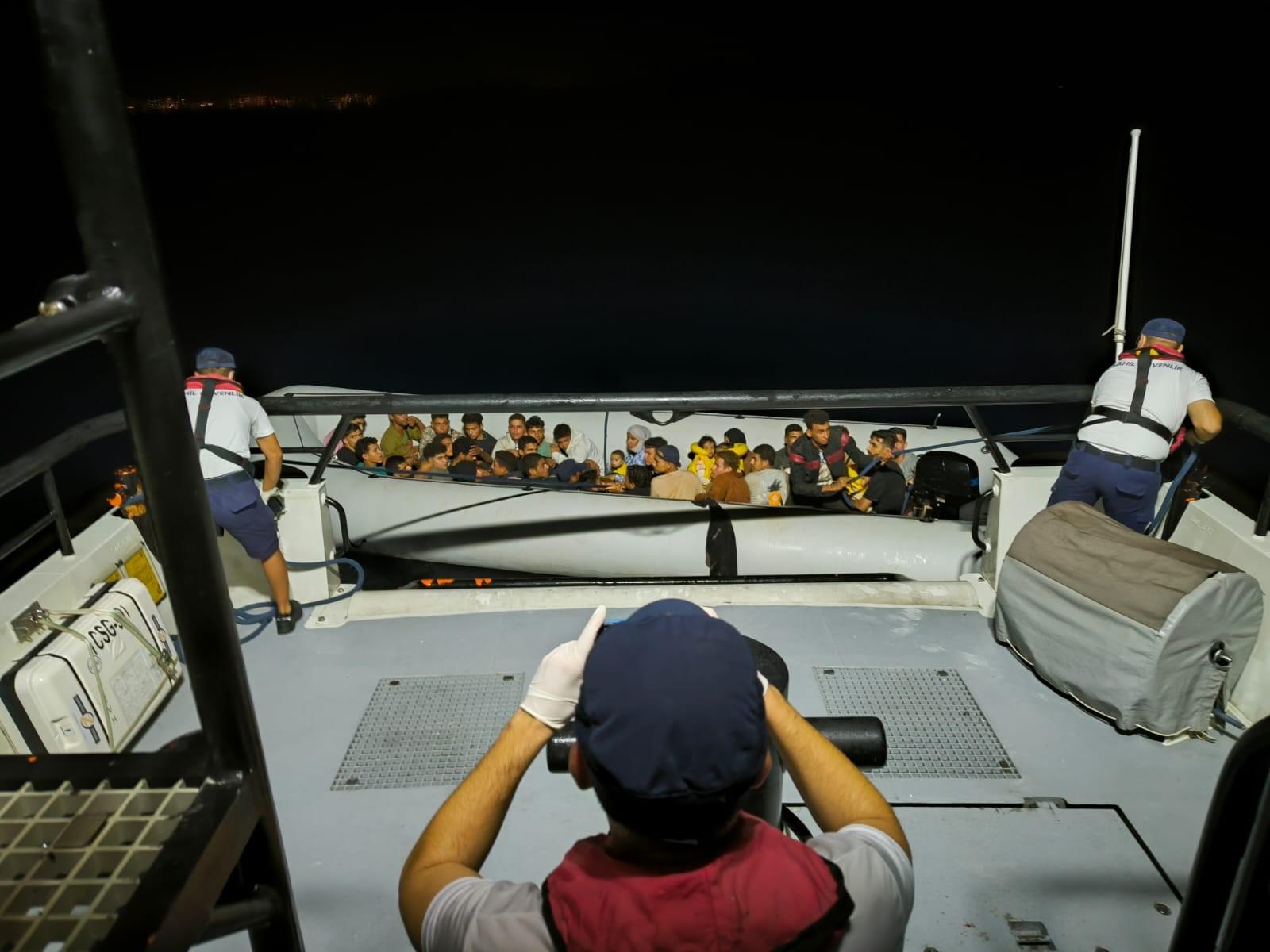 BODRUM'DA 102 DÜZENSİZ GÖÇMEN YAKALANDI