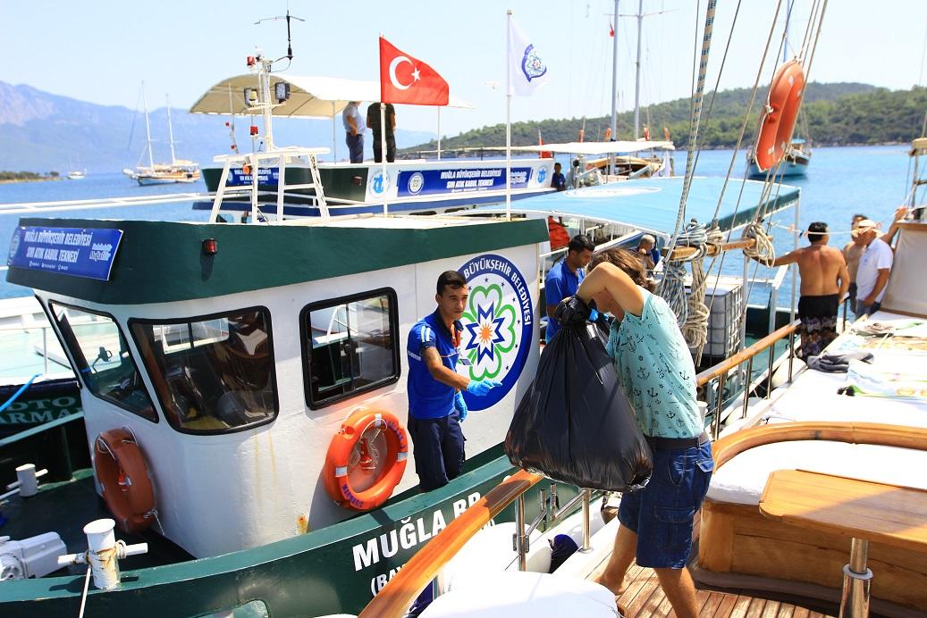 Muğla Büyükşehir Belediyesi Teknelerden 5 Milyon Litre Atık Su Topladı (4)