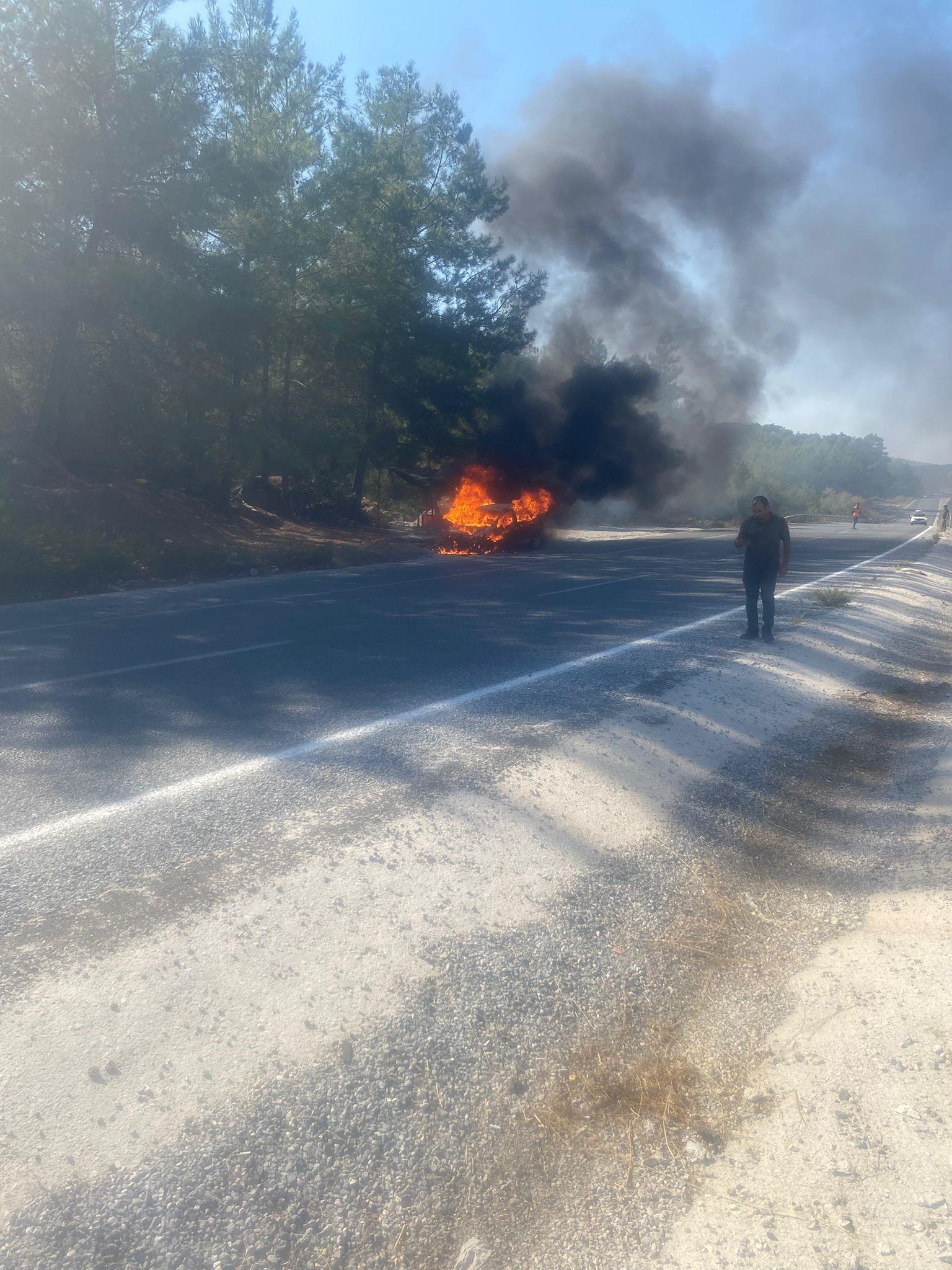 MUĞLA'DAKİ YANGINDA OTOMOBİL KÜLE DÖNDÜ