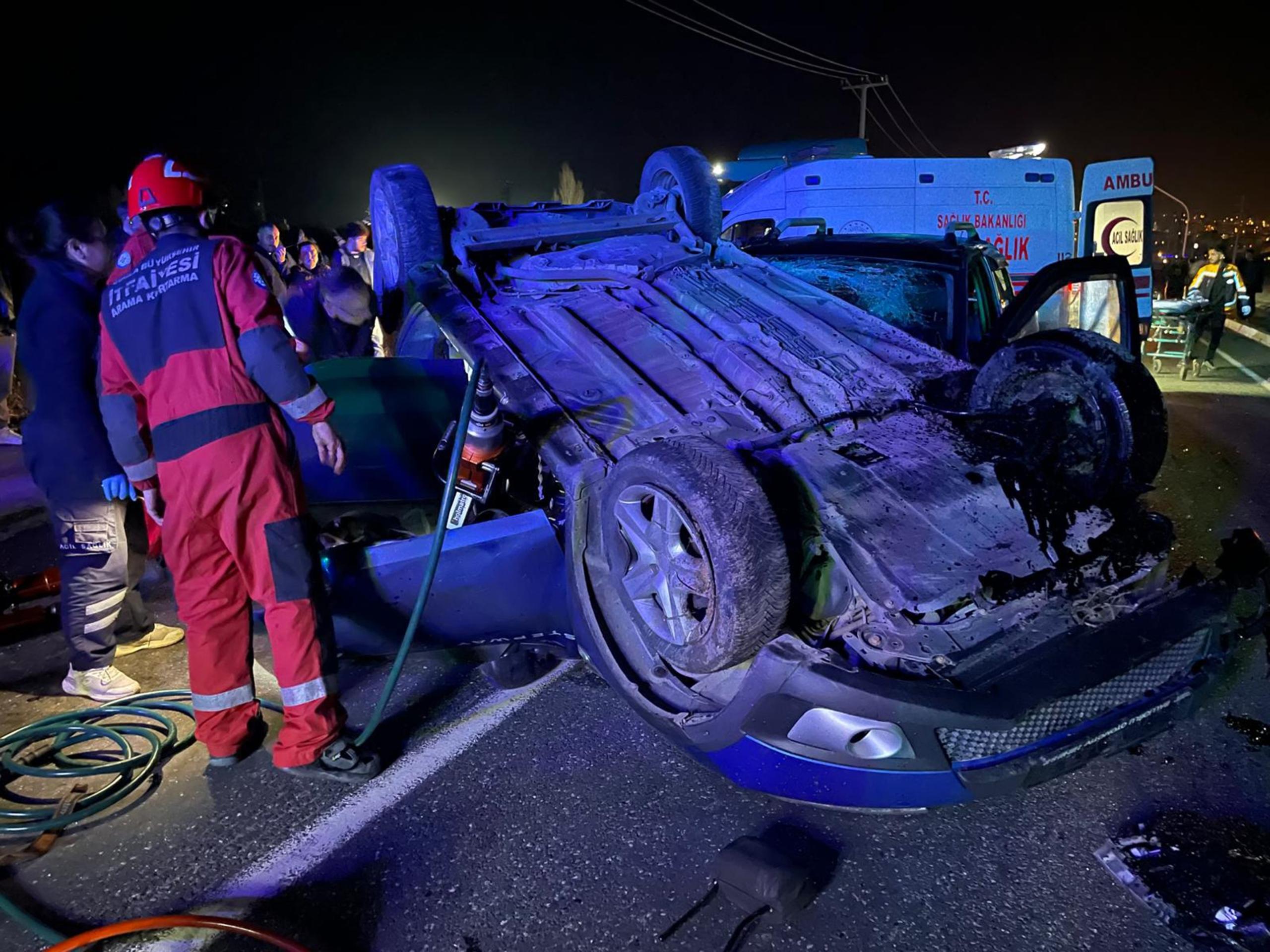 MUĞLA'DA ARAÇLAR BİRBİRİNE GİRDİ: KAZA YERİNE ÇOK SAYIDA AMBULANS SEVK EDİLDİ