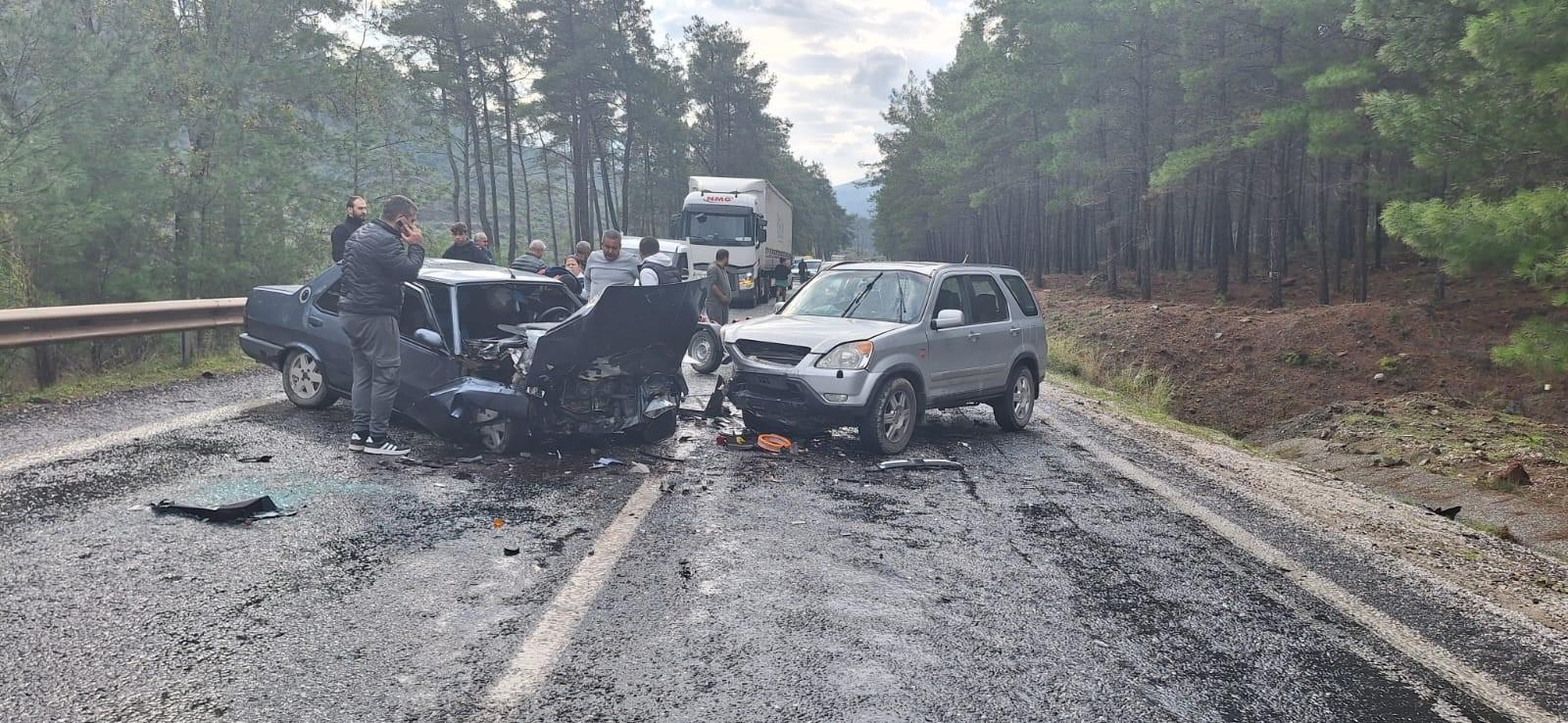 YAĞIŞLI HAVA MARMARİS YOLUNDA KAZAYA SEBEP OLDU